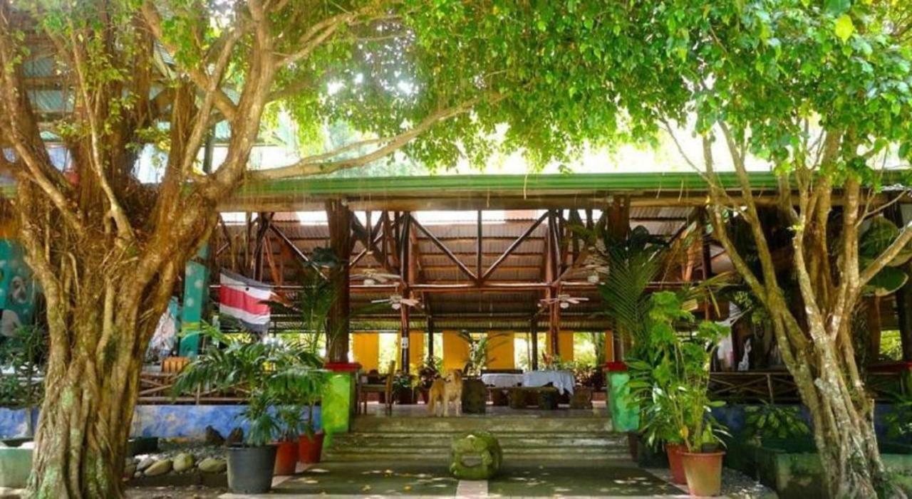 بونتاريناس Hotel Roca Verde Beachfront المظهر الخارجي الصورة